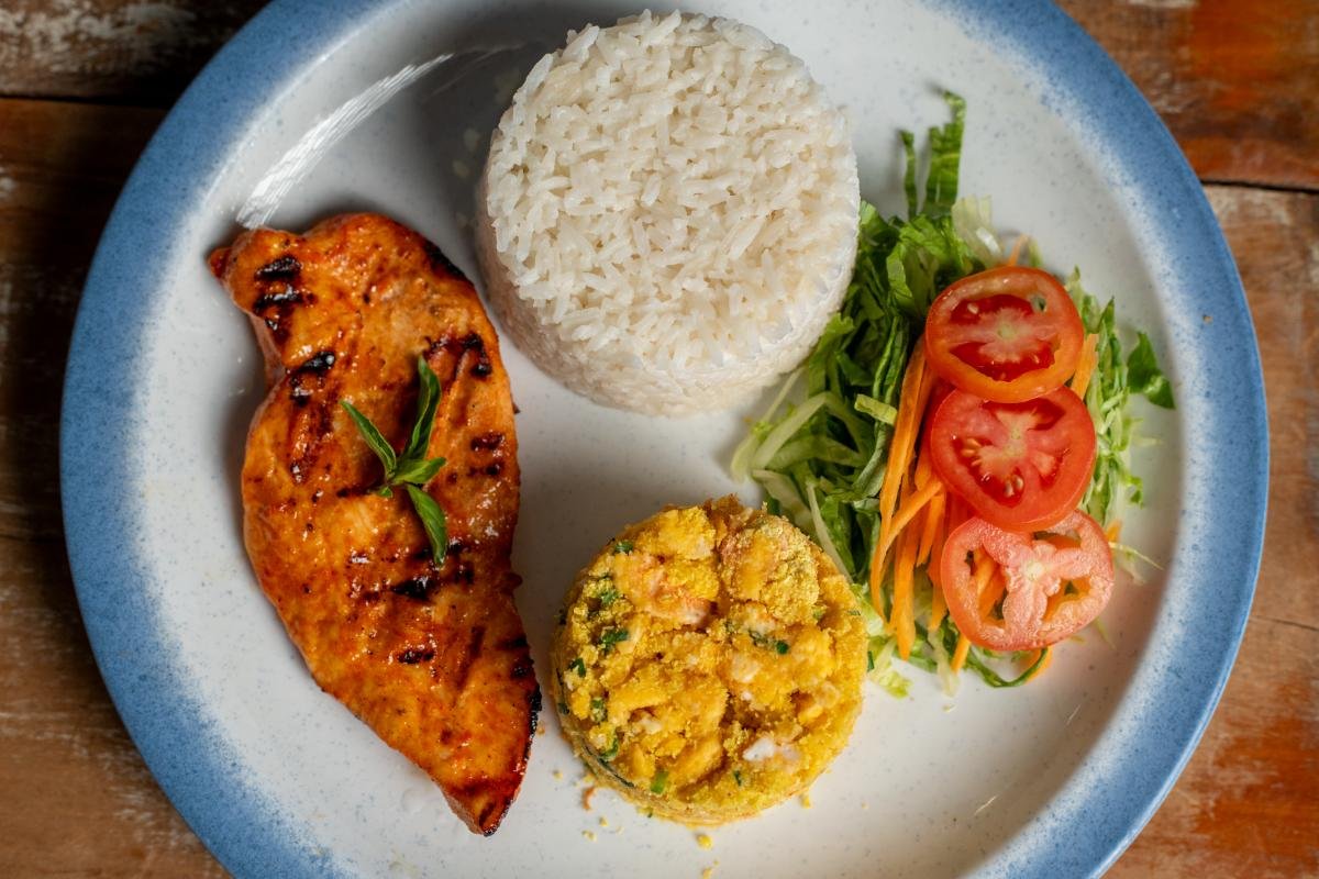 FILÉ DE FRANGO AO MOLHO